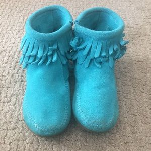 Girls Minnetonka turquoise booties-like new